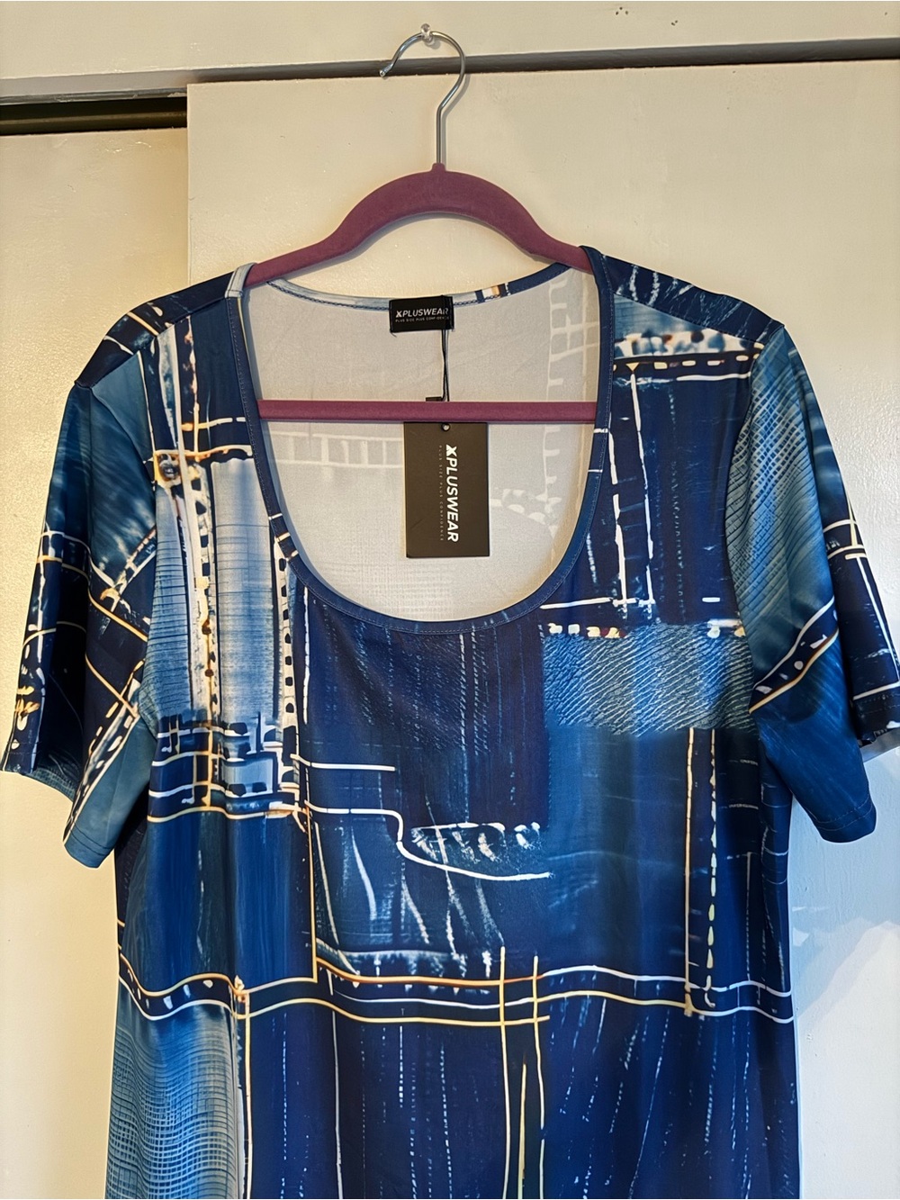 Plus Size Scoop Neck Short Sleeve Dress in Blue Abstract Print